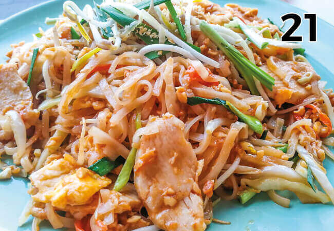 Pad thai med risnudlar, böngroddar, jordnötter och lime